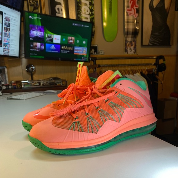 NIKE AIR MAX LEBRON 10 LOW 'WATERMELON' 579765-801
Mens size 11 - Picture 3 of 9